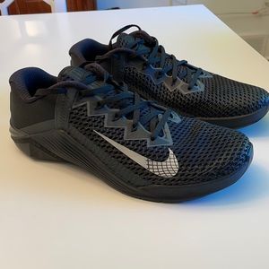 Black Nike Metcon 6 shoes. Like NEW.
